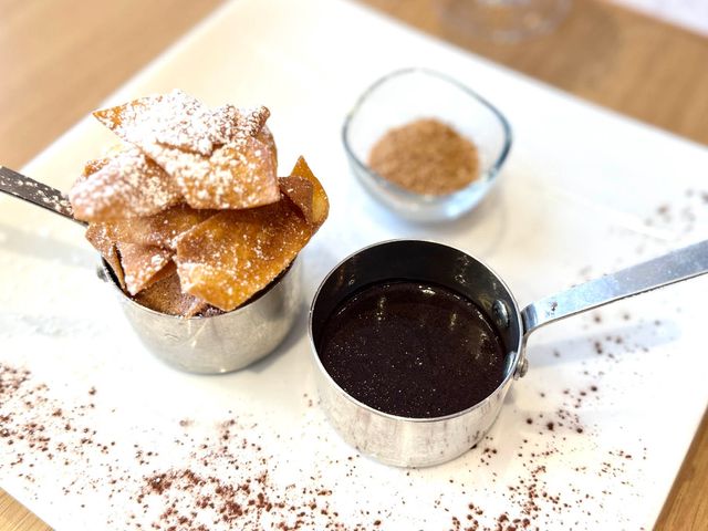 La Crêperie du Roc Chips de crêpes sauce chocolat