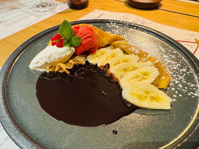 La Crêperie du Roc Crêpe banane sauce chocolat chantilly